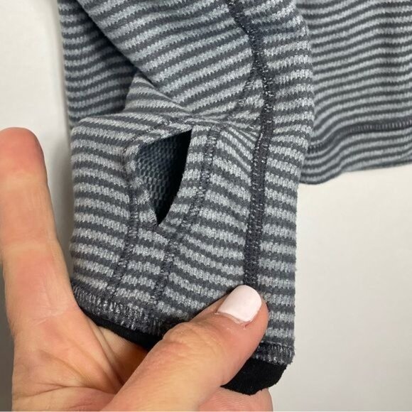 Lululemon Run: Turn Around Long Sleeve Deep Coal/Gray Stripe Size 8 - Picture 4 of 7